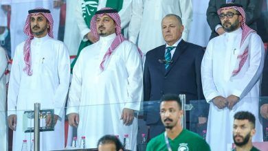 صورة أبو ريدة يهنئ المنتخب السعودي بالتأهل لمونديال قطر