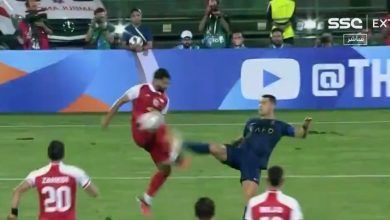 صورة فيديو مباشر – تدخل عنيف على رونالدو في مباراة النصر السعودي أمام بيرسبوليس